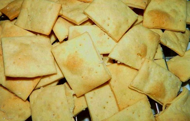 Homemade Sea Salt and Olive Oil Crackers