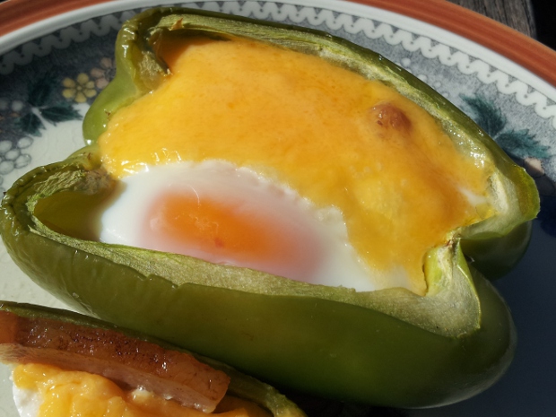 Baked Bell Pepper Basket with Bacon Egg and Cheese